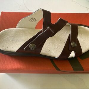 New…Propet St Lucia W0038 Chestnut Leather Low heel Sandal Size 10.